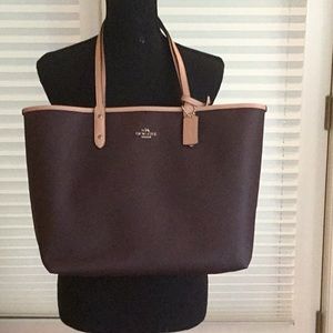 New (with tags) Beautiful Reversible large city tote